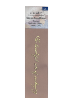 Stampa Serigrafia in rilievo + lamina oro. Disponibile nelle altezze 10 – 15 – 25 – 40 mm. Disponibile in varianti colori a cartella.